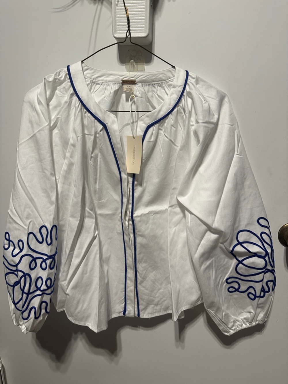Magaschoni White Blouse with Cobalt Blue Embroidery Sz L Brand New Original 198$